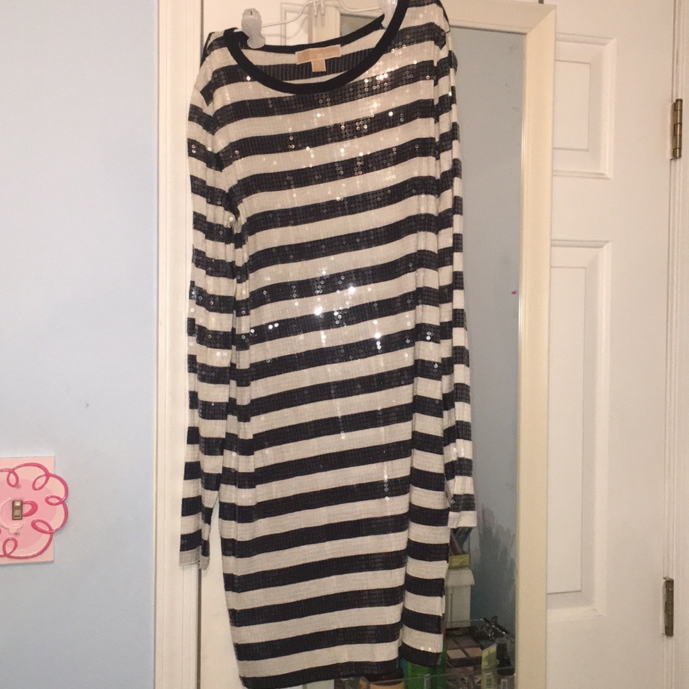 Long sleeve black and white sequins dress